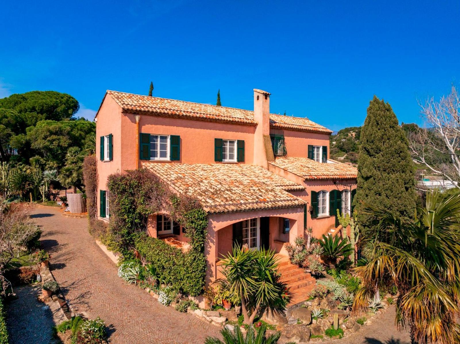 Villa La Cicaliera 10, Emma